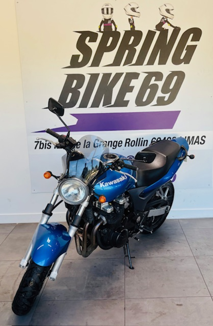 KAWASAKI ZR-7