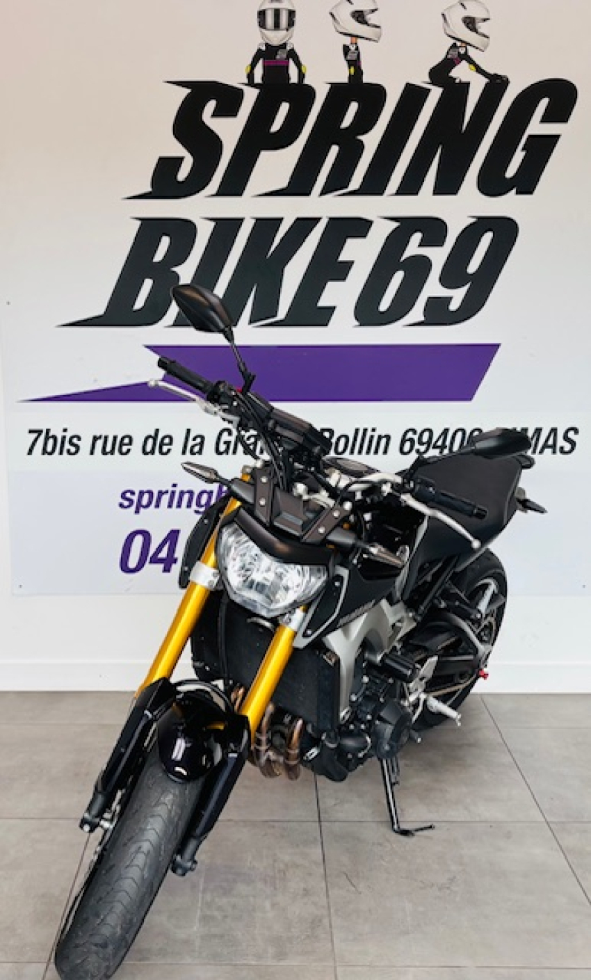 YAMAHA MT-09