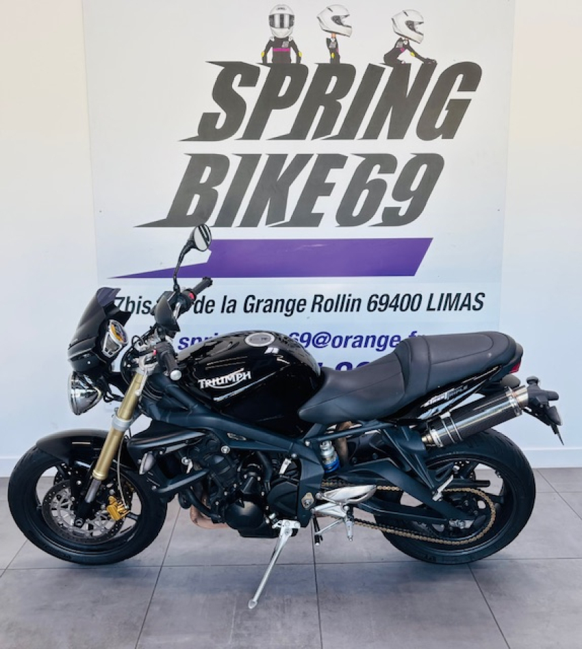TRIUMPH STREET TRIPLE 675