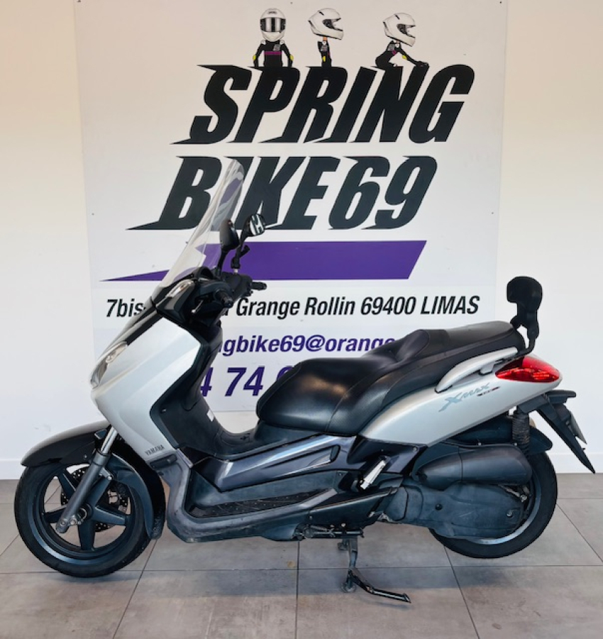 YAMAHA XMAX 125