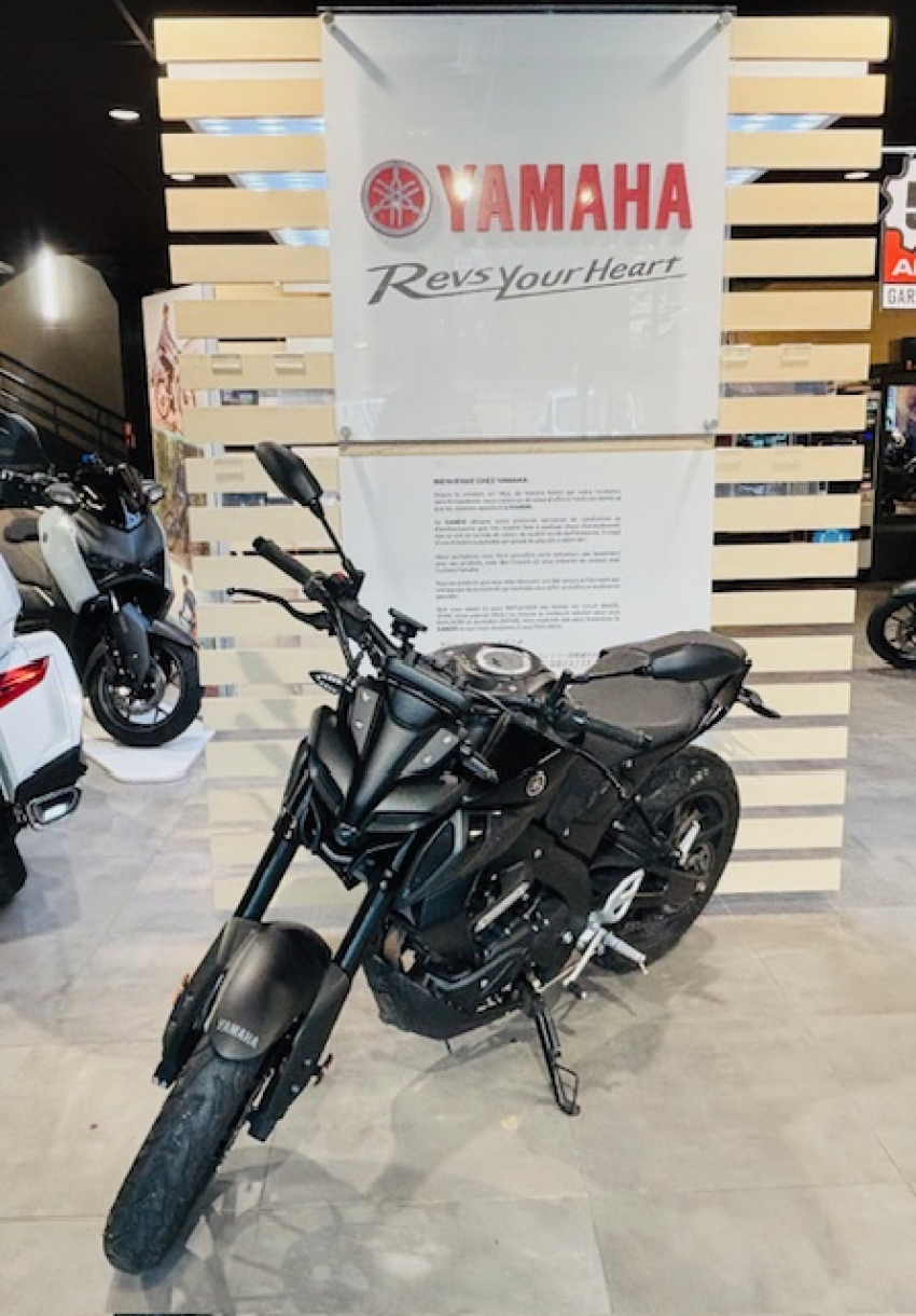 YAMAHA MT-125