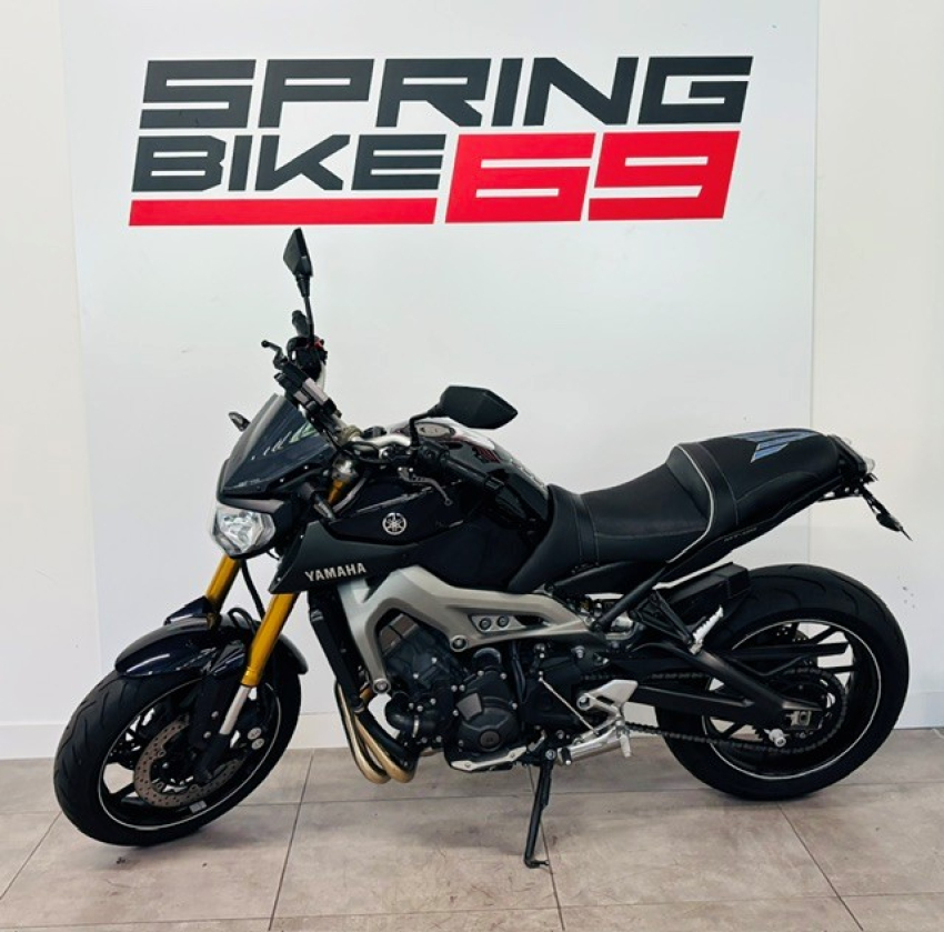YAMAHA MT-09