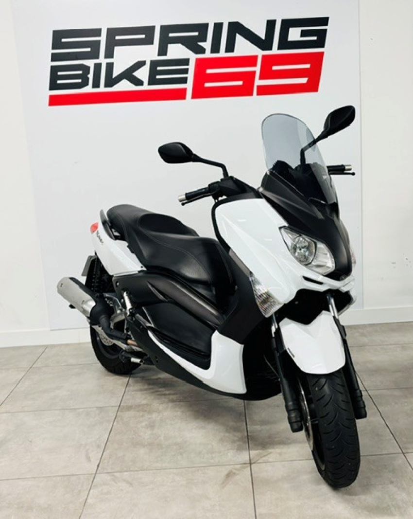 YAMAHA XMAX 125