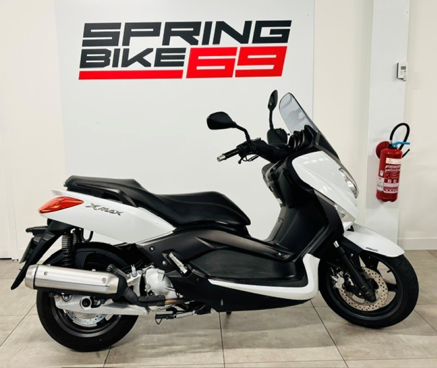YAMAHA XMAX 125