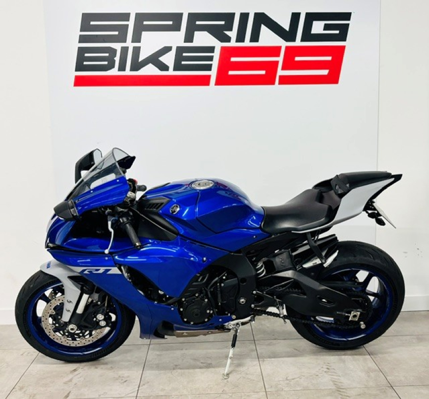 YAMAHA YZF 1000 R1